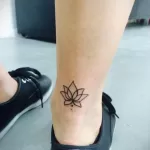 Фото тату лотос на щиколотке 07.08.2021 №027 - lotus tattoo on ankle - tatufoto.com