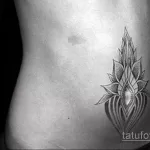 Фото тату лотоса на животе 07.08.2021 №012 - lotus tattoo on stomach - tatufoto.com