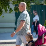 Фото тату на предплечье мужчины: детализированный рисунок с использованием черных чернил. Эскиз татуировки выполнен в стиле графика.