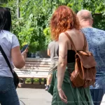 Фрагмент тату со змеей браслетом на левой руке девушки - Уличная тату (street tattoo) № 14–210821 3