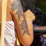 Фрагмент татуировки на правом плече девушки - Уличная тату (street tattoo) № 14–210821 2
