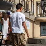 Фрагмент цветной тату с треугольником на правой руке парня - Уличная тату (street tattoo) № 14–210821 4