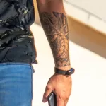 Тату маори узор и глаз в треугольнике на руке парня — уличная тату (street tattoo) № 15– tatufoto.com 230821 3