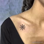 Фото тату снежинка 30,11,2021 - №0001 - snowflake tattoo - tatufoto.com
