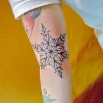 Фото тату снежинка 30,11,2021 - №0015 - snowflake tattoo - tatufoto.com