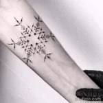 Фото тату снежинка 30,11,2021 - №0034 - snowflake tattoo - tatufoto.com