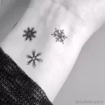 Фото тату снежинка 30,11,2021 - №0036 - snowflake tattoo - tatufoto.com