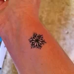 Фото тату снежинка 30,11,2021 - №0089 - snowflake tattoo - tatufoto.com