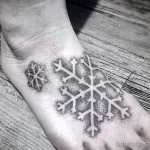 Фото тату снежинка 30,11,2021 - №0114 - snowflake tattoo - tatufoto.com