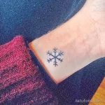 Фото тату снежинка 30,11,2021 - №0126 - snowflake tattoo - tatufoto.com