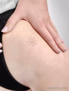 Фото тату снежинка 30,11,2021 - №0145 - snowflake tattoo - tatufoto.com