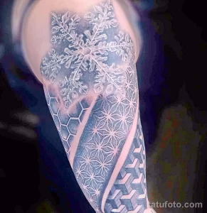 Фото тату снежинка 30,11,2021 - №0147 - snowflake tattoo - tatufoto.com