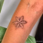 Фото тату снежинка 30,11,2021 - №0158 - snowflake tattoo - tatufoto.com