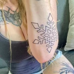 Фото тату снежинка 30,11,2021 - №0179 - snowflake tattoo - tatufoto.com