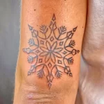 Фото тату снежинка 30,11,2021 - №0182 - snowflake tattoo - tatufoto.com
