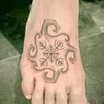Фото тату снежинка 30,11,2021 - №0203 - snowflake tattoo - tatufoto.com