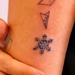 Фото тату снежинка 30,11,2021 - №0206 - snowflake tattoo - tatufoto.com
