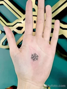 Фото тату снежинка 30,11,2021 - №0213 - snowflake tattoo - tatufoto.com