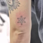 Фото тату снежинка 30,11,2021 - №0216 - snowflake tattoo - tatufoto.com