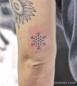 Фото тату снежинка 30,11,2021 - №0216 - snowflake tattoo - tatufoto.com