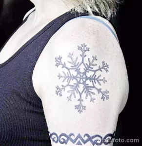Фото тату снежинка 30,11,2021 - №0220 - snowflake tattoo - tatufoto.com