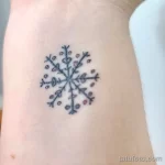 Фото тату снежинка 30,11,2021 - №0279 - snowflake tattoo - tatufoto.com