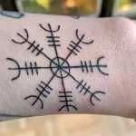 Фото тату снежинка 30,11,2021 - №0303 - snowflake tattoo - tatufoto.com