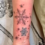 Фото тату снежинка 30,11,2021 - №0309 - snowflake tattoo - tatufoto.com