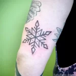 Фото тату снежинка 30,11,2021 - №0311 - snowflake tattoo - tatufoto.com