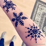Фото тату снежинка 30,11,2021 - №0318 - snowflake tattoo - tatufoto.com