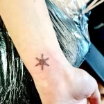 Фото тату снежинка 30,11,2021 - №0320 - snowflake tattoo - tatufoto.com