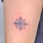 Фото тату снежинка 30,11,2021 - №0322 - snowflake tattoo - tatufoto.com