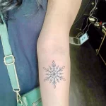 Фото тату снежинка 30,11,2021 - №0339 - snowflake tattoo - tatufoto.com