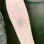Фото тату снежинка 30,11,2021 - №0340 - snowflake tattoo - tatufoto.com