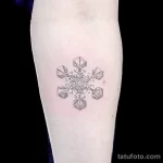 Фото тату снежинка 30,11,2021 - №0341 - snowflake tattoo - tatufoto.com