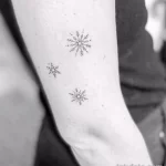 Фото тату снежинка 30,11,2021 - №0347 - snowflake tattoo - tatufoto.com