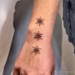 Фото тату снежинка 30,11,2021 - №0356 - snowflake tattoo - tatufoto.com