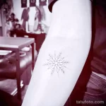 Фото тату снежинка 30,11,2021 - №0369 - snowflake tattoo - tatufoto.com