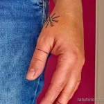 Фото тату снежинка 30,11,2021 - №0393 - snowflake tattoo - tatufoto.com