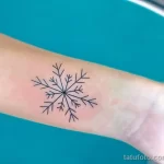 Фото тату снежинка 30,11,2021 - №0398 - snowflake tattoo - tatufoto.com