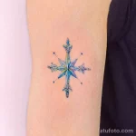 Фото тату снежинка 30,11,2021 - №0412 - snowflake tattoo - tatufoto.com
