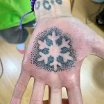 Фото тату снежинка 30,11,2021 - №0414 - snowflake tattoo - tatufoto.com
