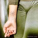 Фото тату снежинка 30,11,2021 - №0452 - snowflake tattoo - tatufoto.com