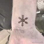 Фото тату снежинка 30,11,2021 - №0453 - snowflake tattoo - tatufoto.com