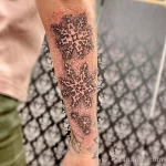 Фото тату снежинка 30,11,2021 - №0456 - snowflake tattoo - tatufoto.com