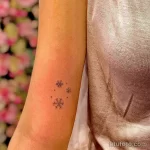 Фото тату снежинка 30,11,2021 - №0461 - snowflake tattoo - tatufoto.com