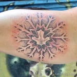 Фото тату снежинка 30,11,2021 - №0472 - snowflake tattoo - tatufoto.com