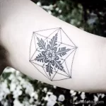 Фото тату снежинка 30,11,2021 - №0486 - snowflake tattoo - tatufoto.com