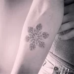 Фото тату снежинка 30,11,2021 - №0515 - snowflake tattoo - tatufoto.com
