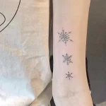 Фото тату снежинка 30,11,2021 - №0518 - snowflake tattoo - tatufoto.com